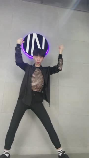 舞蹈网红男,揭秘舞蹈网红男生的魅力之路